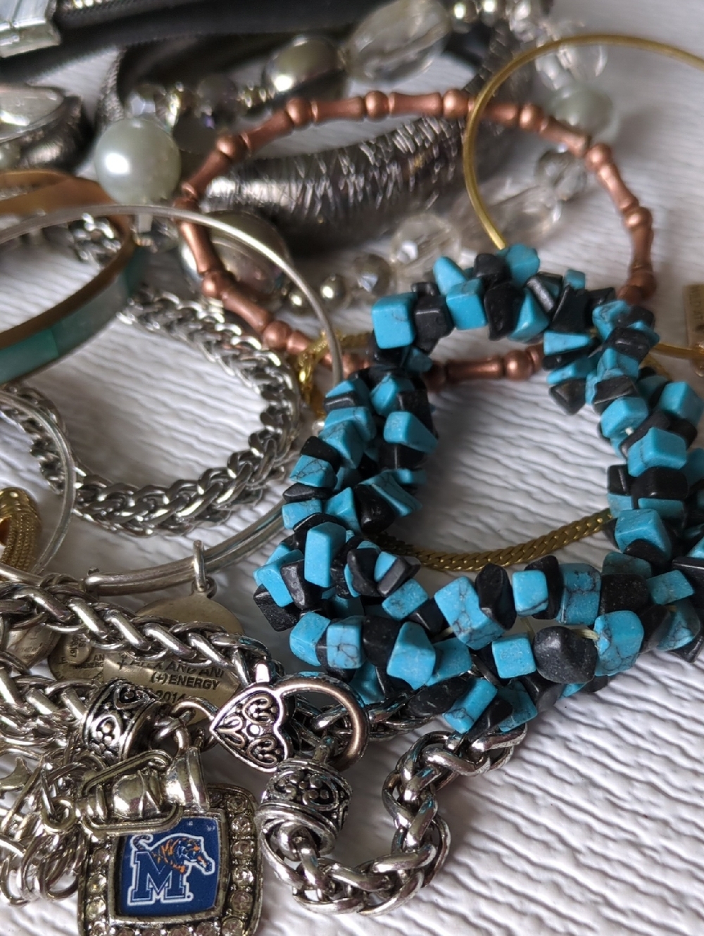 🎂Y12 Lot of More than 15 Bracelets and Bangles - Various Metals and Acrylic - Picture 4 of 14